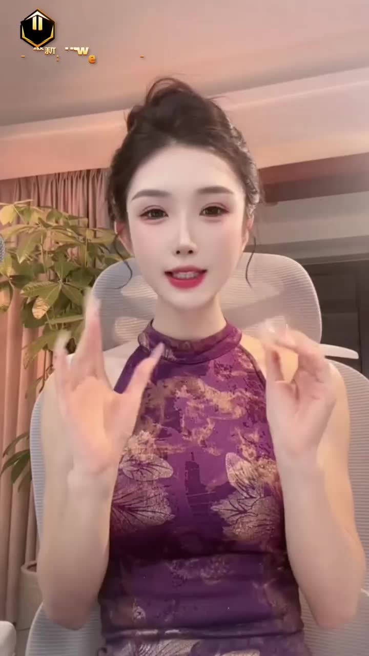 抖音百万粉丝网红 周子冉 早年拍摄大尺度定制视频曝光 胸部纹身与照片完全重合 人设瞬间崩塌
