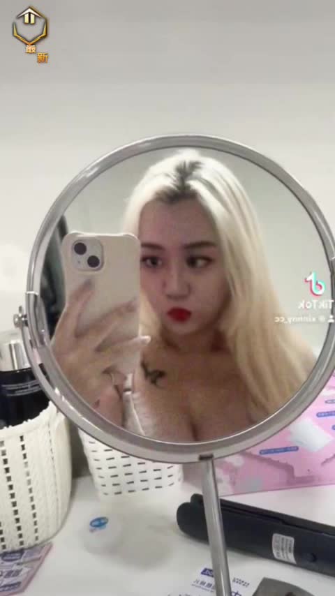 海外抖音巨乳模特 xinnnycc 自拍洗澡揉奶自慰视频外流 大奶子一手根本抓不住